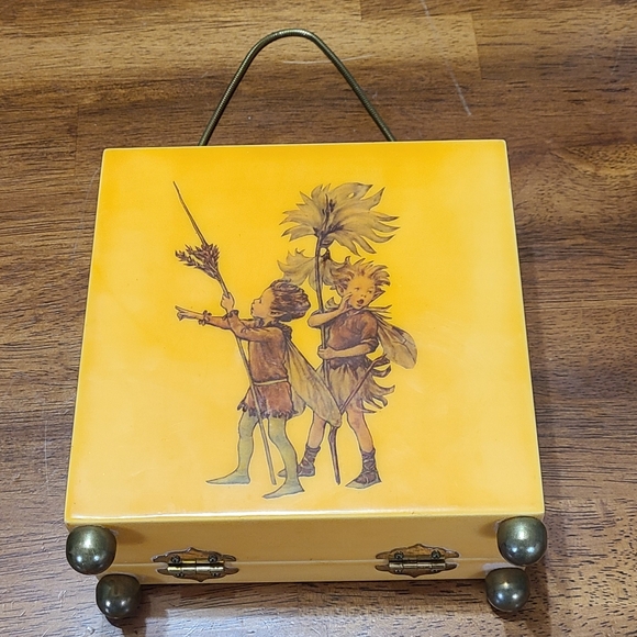 Bakelite purse featuring the fairies by Cicely Mary Barker RARE vintage - Picture 2 of 5